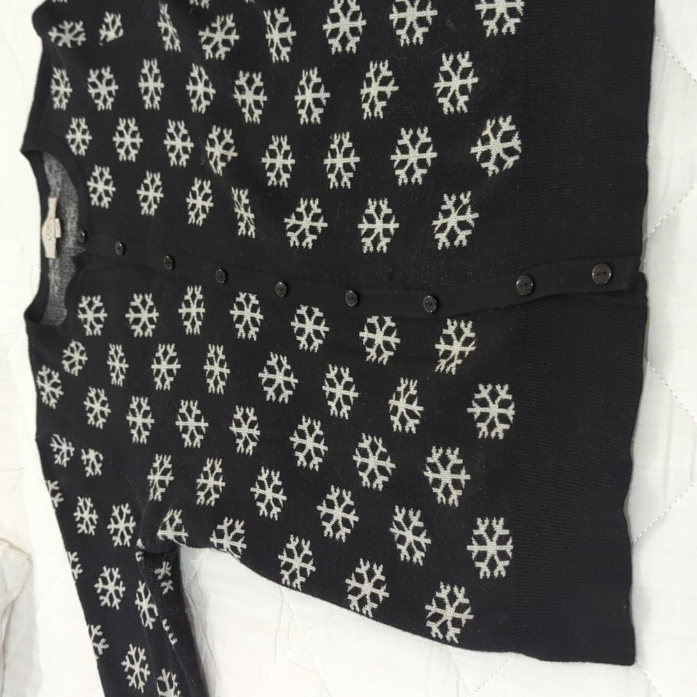 Carigan Sweater loft black with white snowflakes